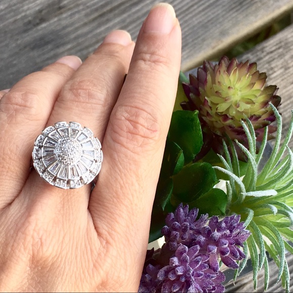 Jewelry - 🆕 Sparkling Mandala Silver Ring Size 8